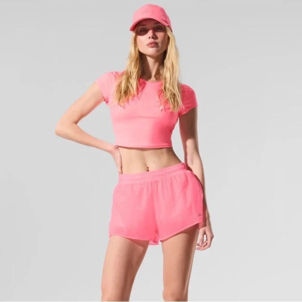 Alo Yoga Alosoft Crop Finesse Short Sleeve Neon Bubblegum S